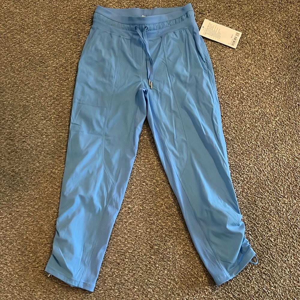 Lululemon dance studio crop pants. 4